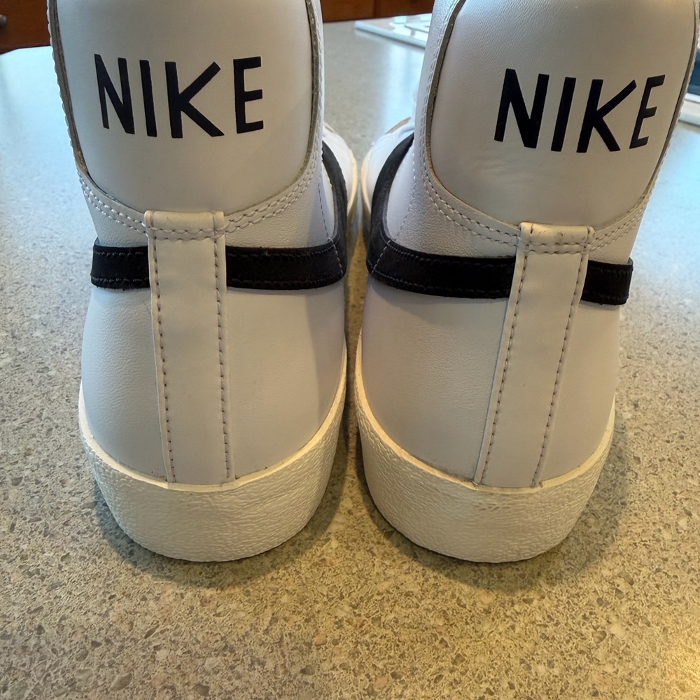 Nike Men’s White Sneakers with Black Accents